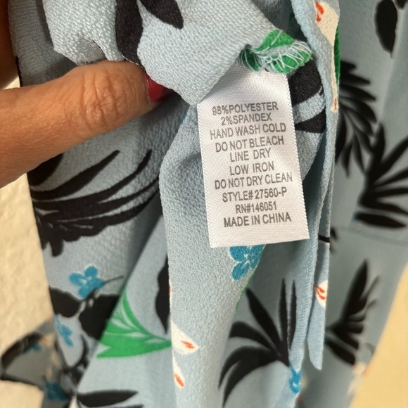 Monteau Wrap blouse Size Medium - Picture 6 of 9